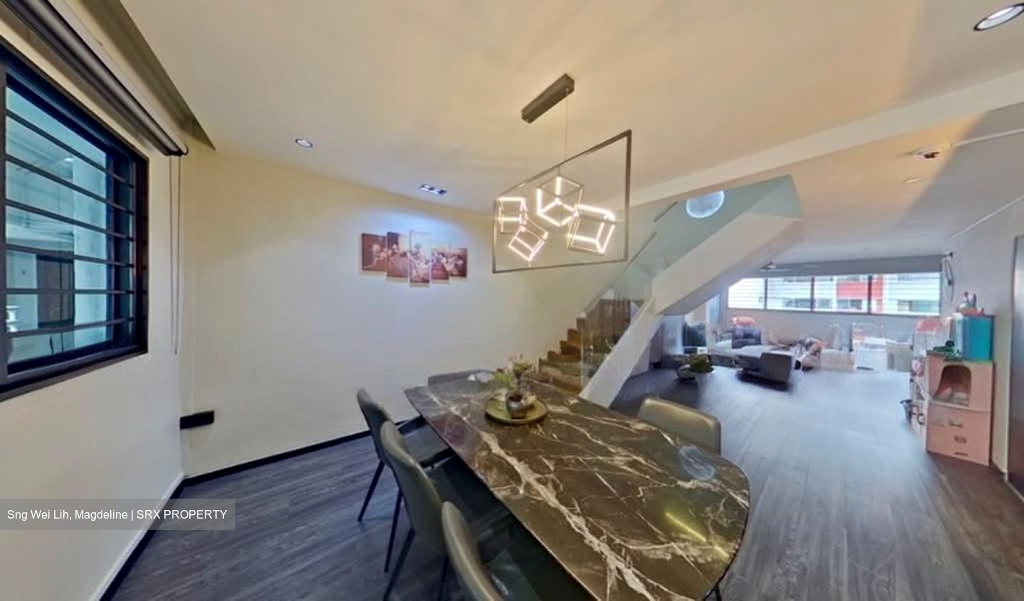 Blk 556 Jurong West Street 42 (Jurong West), HDB Executive #557986171